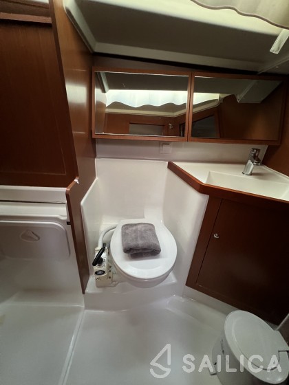 Oceanis 41.1 - Yacht Charter Sailica