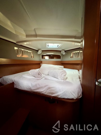 Oceanis 41.1 - Yacht Charter Sailica