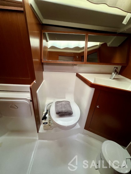 Oceanis 41.1 - Yacht Charter Sailica
