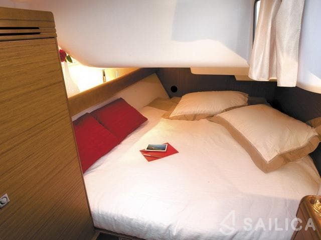 Sun Odyssey 39i - Yacht Charter Sailica