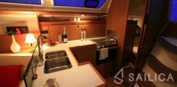 Sun Odyssey 39i - Yacht Charter Sailica