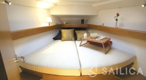 Sun Odyssey 39i - Yacht Charter Sailica