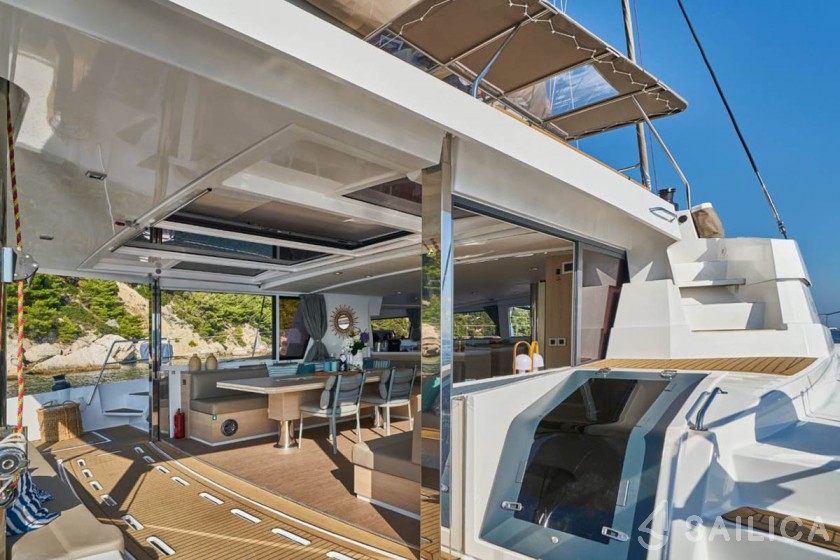 Bali 5.4 - 5 + 2 cab - Yacht Charter Sailica