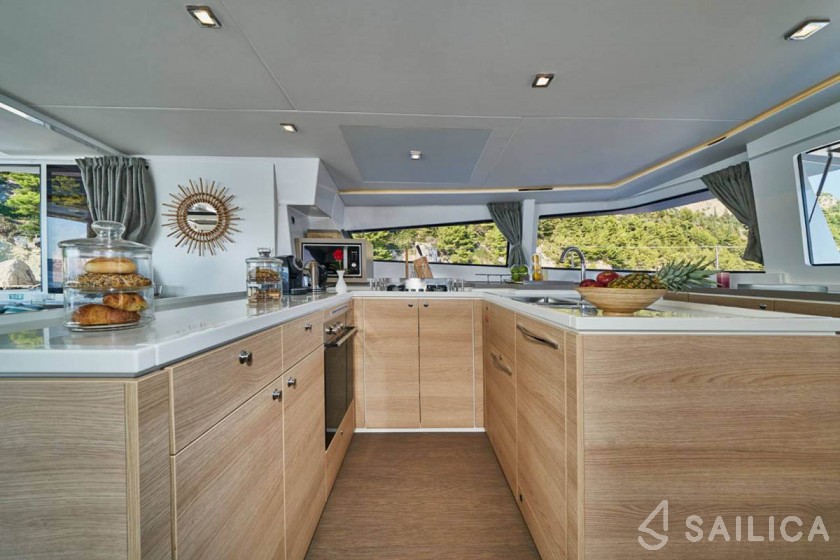 Bali 5.4 - 5 + 2 cab - Yacht Charter Sailica