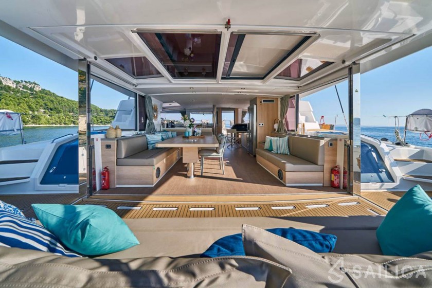 Bali 5.4 - 5 + 2 cab - Yacht Charter Sailica