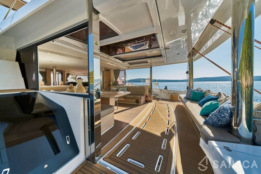 Bali 5.4 - 5 + 2 cab - Yacht Charter Sailica