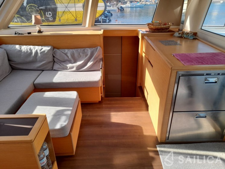 Nautitech 46 Fly - Yacht Charter Sailica