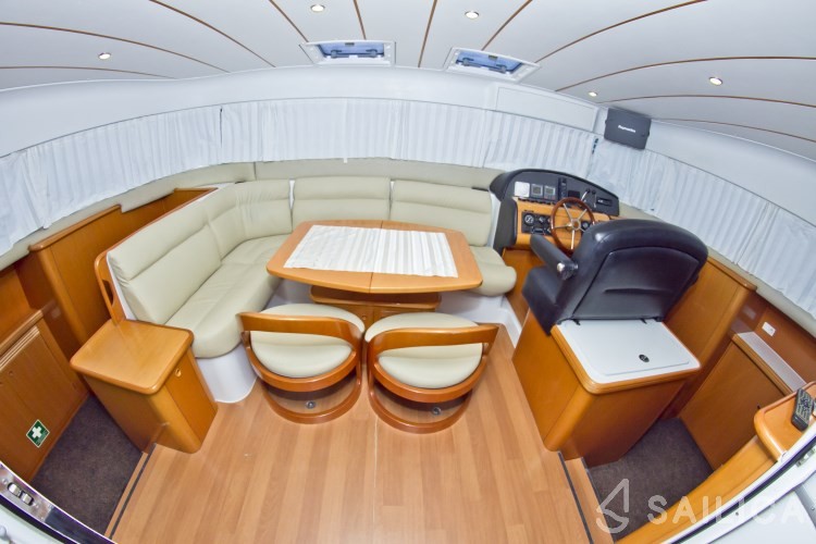 Lagoon Power 43 - Yacht Charter Sailica