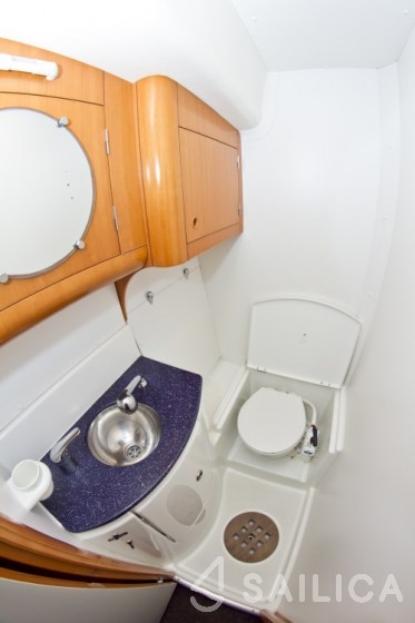 Lagoon Power 43 - Yacht Charter Sailica