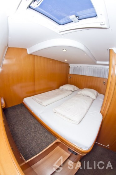 Lagoon Power 43 - Yacht Charter Sailica