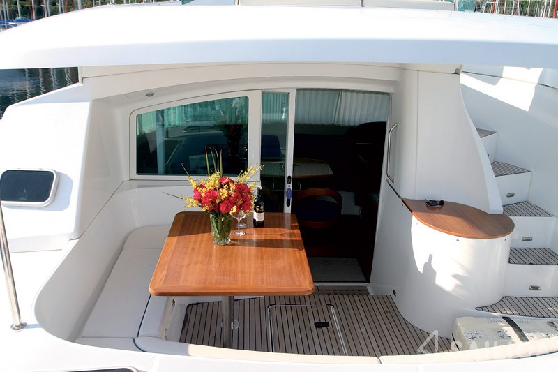 Lagoon Power 43 - Yacht Charter Sailica