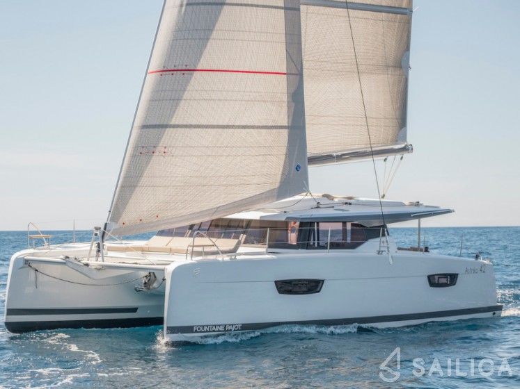 Astréa 42 - Yacht Charter Sailica