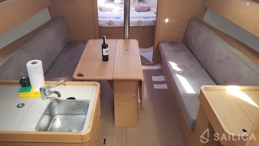 Dufour 360 GL - Yacht Charter Sailica