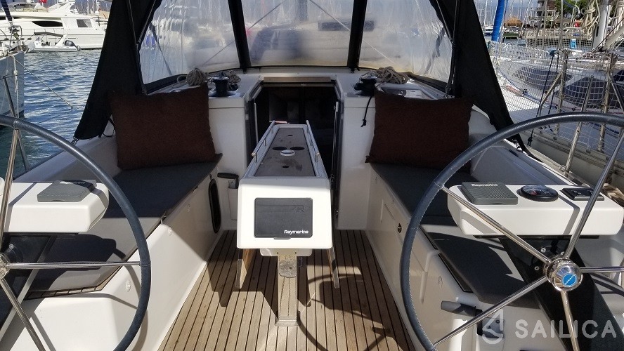 Dufour 360 GL - Yacht Charter Sailica