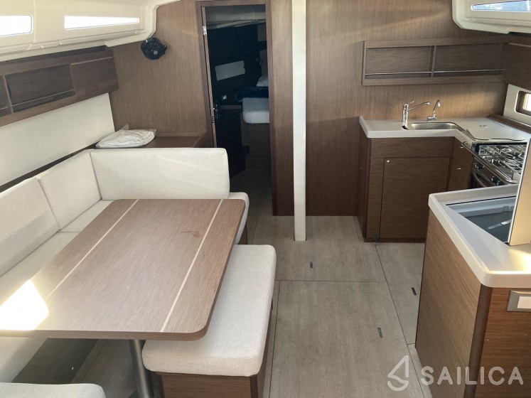 Oceanis 40.1 - Yacht Charter Sailica