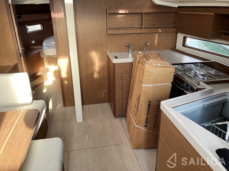 Oceanis 40.1 - Yacht Charter Sailica