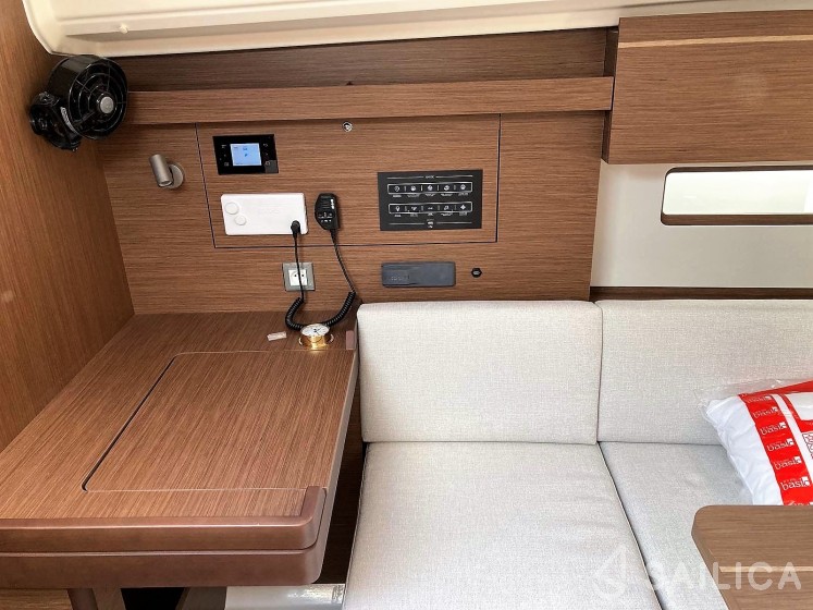 Oceanis 40.1 - Yacht Charter Sailica