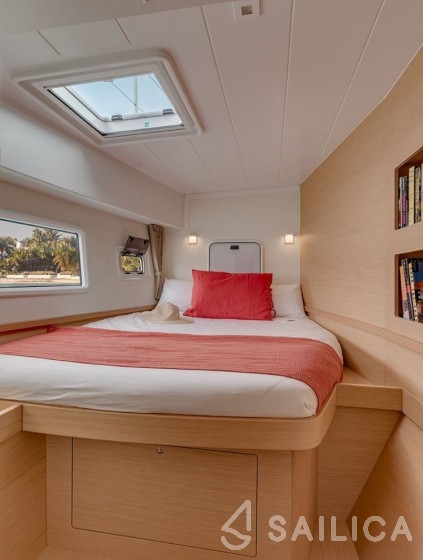 Lagoon 42 - Yacht Charter Sailica