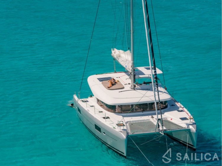Lagoon 42 - Yacht Charter Sailica