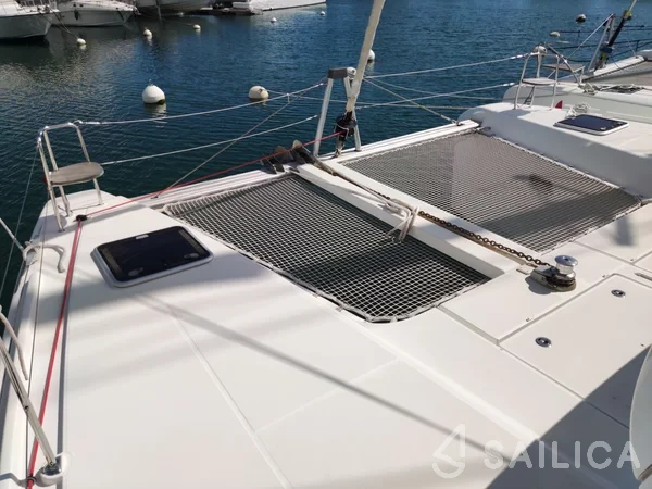 Lagoon 42 - Yacht Charter Sailica