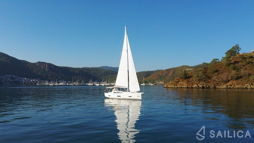 Dufour 390 - Yacht Charter Sailica