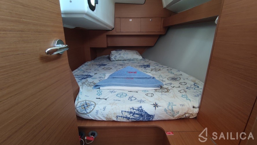 Dufour 360 - Yacht Charter Sailica