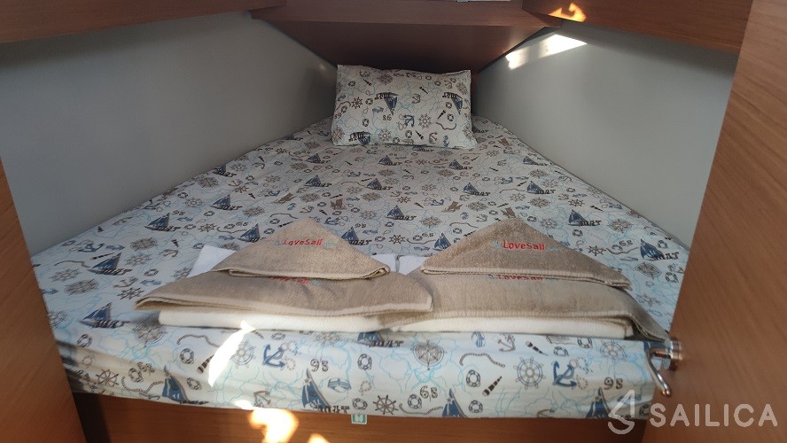Dufour 360 - Yacht Charter Sailica
