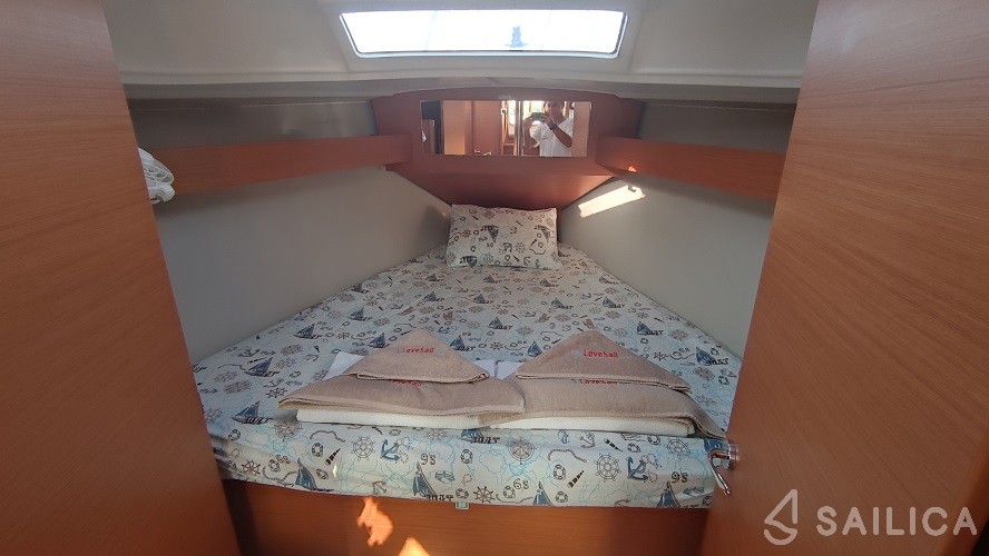 Dufour 360 - Yacht Charter Sailica