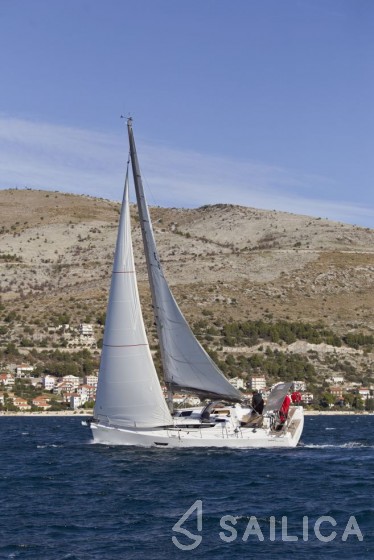 Elan E4 - Yacht Charter Sailica