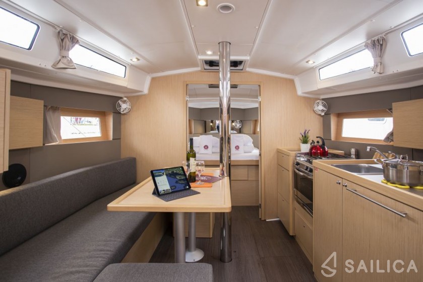 Oceanis 38.1 - Yacht Charter Sailica