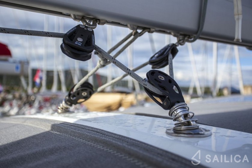 Oceanis 38.1 - Yacht Charter Sailica