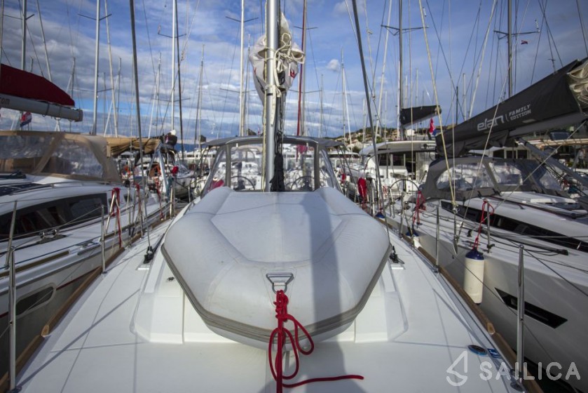 Oceanis 38.1 - Yacht Charter Sailica
