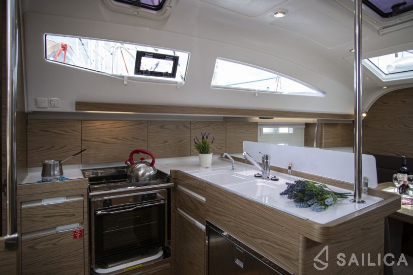 Elan 40 Impression - Yacht Charter Sailica