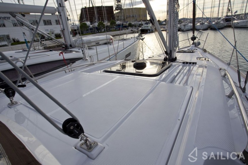 Elan 40 Impression - Yacht Charter Sailica