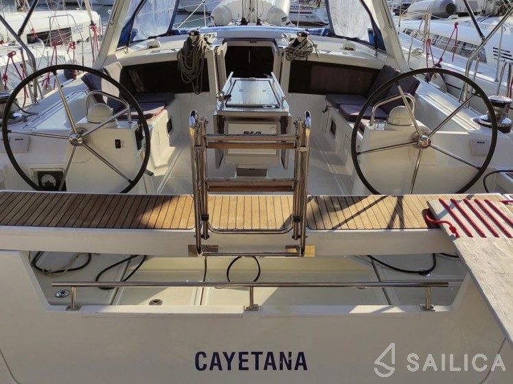 Oceanis 48 - Yacht Charter Sailica