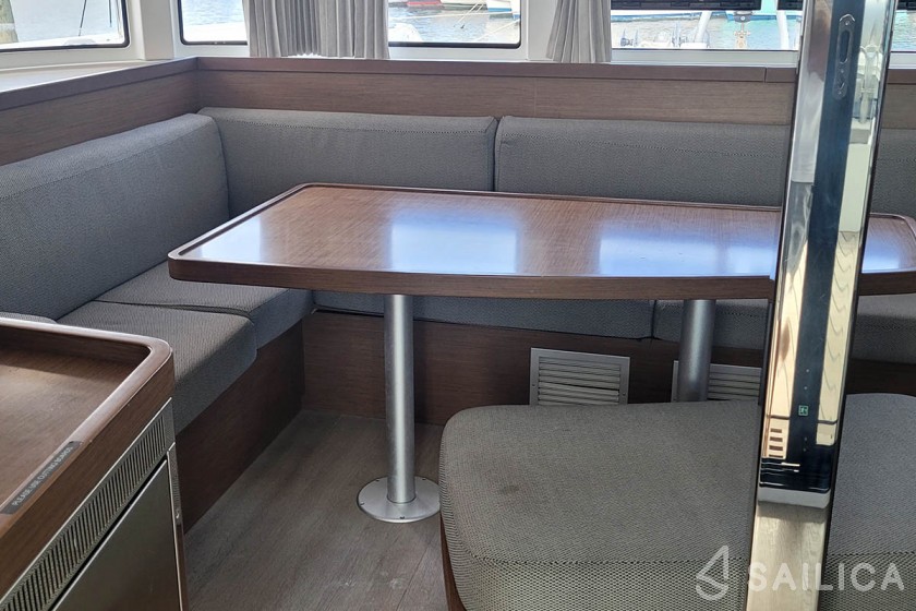 Lagoon 42 - Yacht Charter Sailica