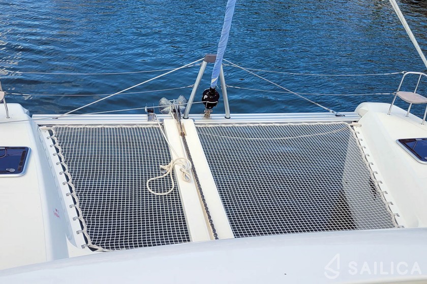 Lagoon 42 - Yacht Charter Sailica