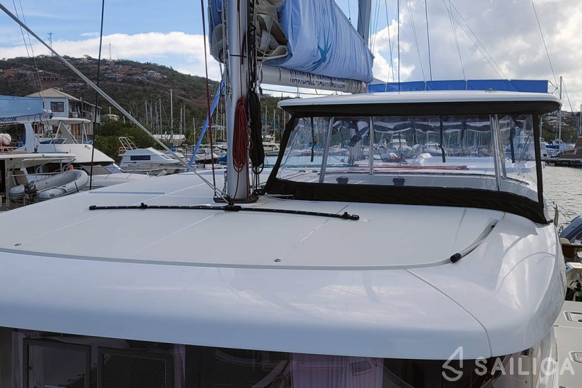 Lagoon 42 - Yacht Charter Sailica