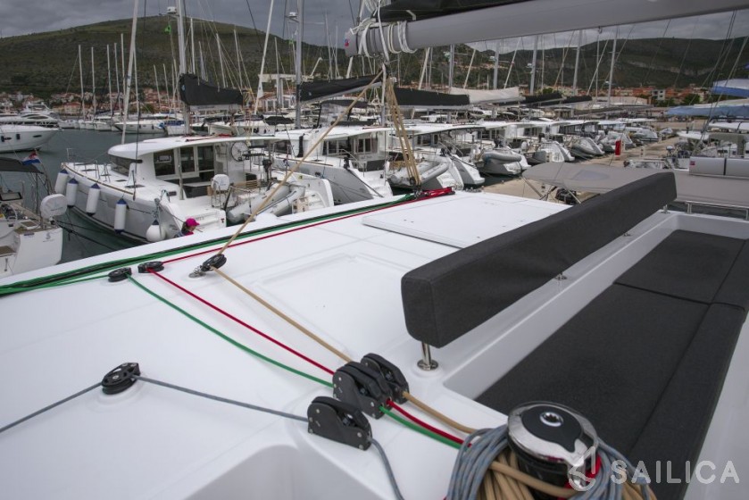 Lagoon 450  Flybridge - Yacht Charter Sailica