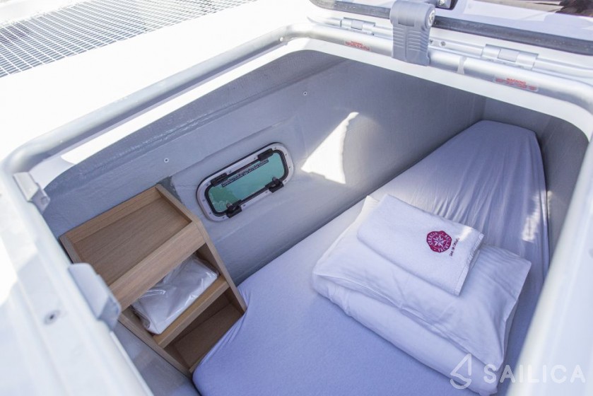 Lagoon 450  Flybridge - Yacht Charter Sailica
