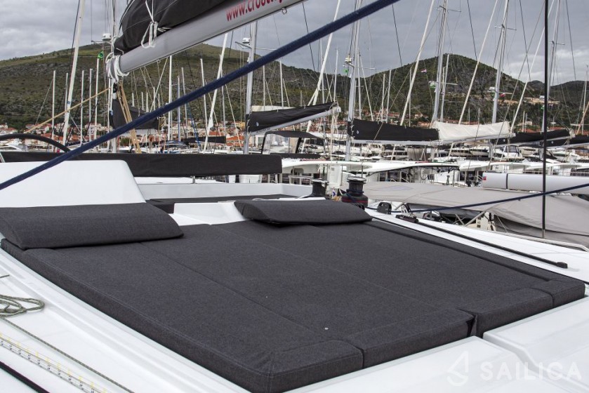 Lagoon 450  Flybridge - Yacht Charter Sailica