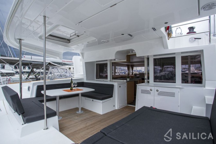 Lagoon 450  Flybridge - Yacht Charter Sailica
