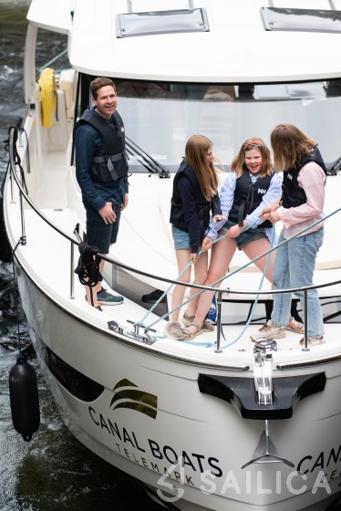 Greenline 33 - Yacht Charter Sailica
