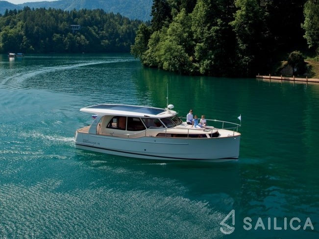 Greenline 33 - Yacht Charter Sailica