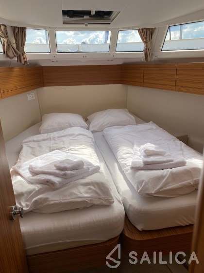 Greenline 33 - Yacht Charter Sailica