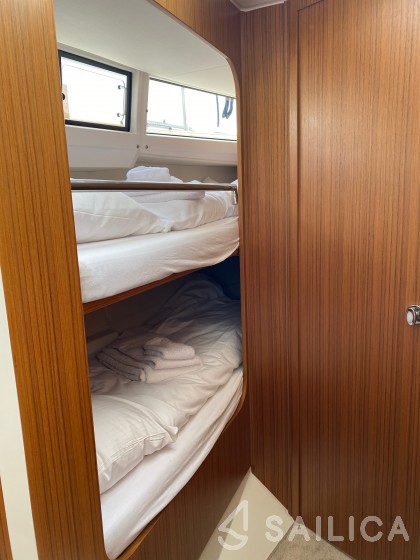 Greenline 33 - Yacht Charter Sailica