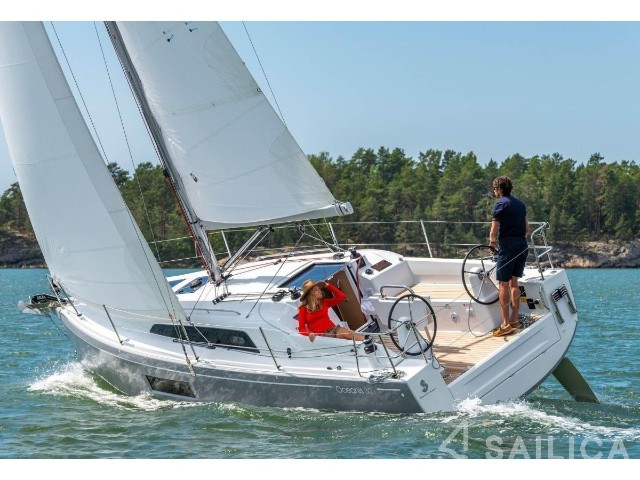 Oceanis 30.1 - Yacht Charter Sailica