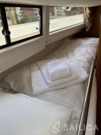 Greenline 33 - Yacht Charter Sailica