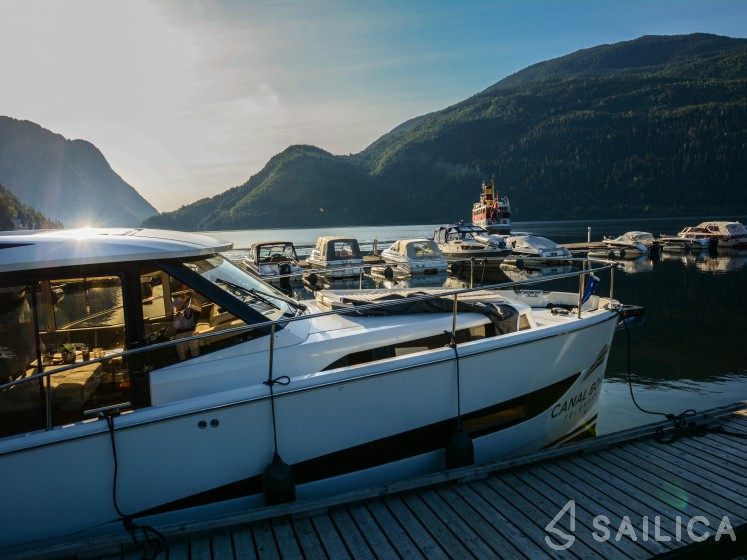 Greenline 33 - Yacht Charter Sailica
