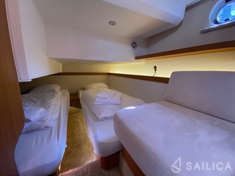 Greenline 39 - Yacht Charter Sailica